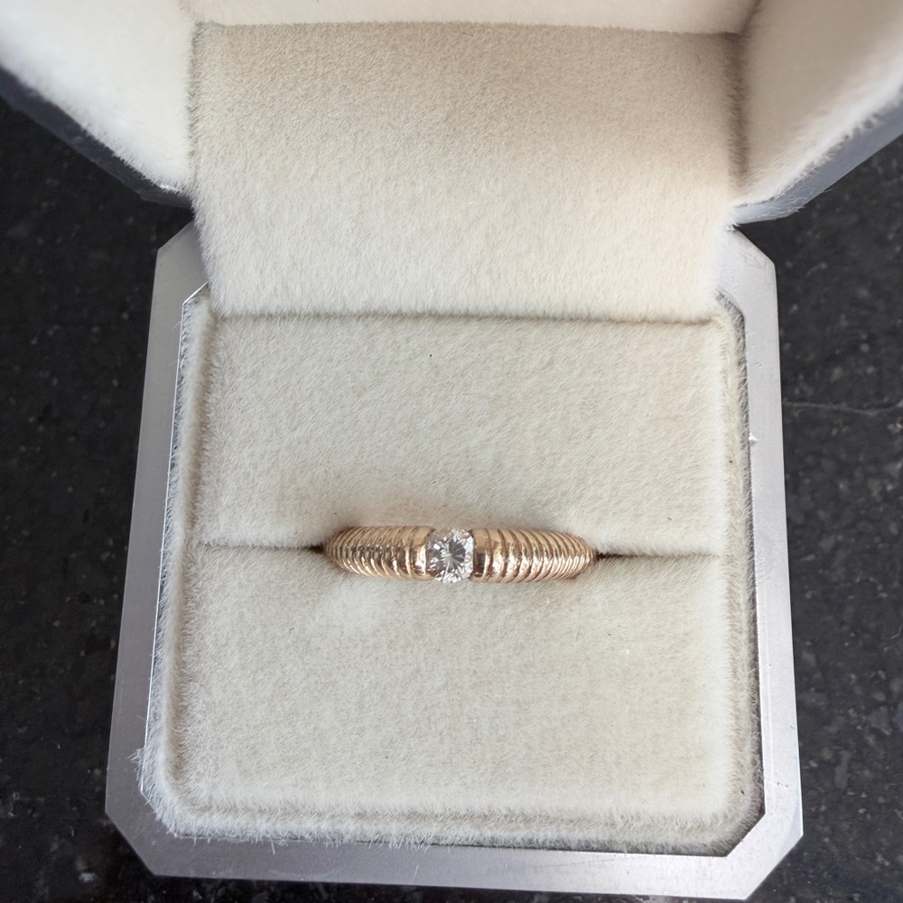 Ferkos Fine Jewelry 14k Gold Ribbed Diamond Ring - Picture 6 of 10